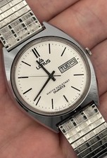 1980s Vintage Lorus Men s Silver Day/Date Watch w/USA Band - Y573 Quartz - RUNS