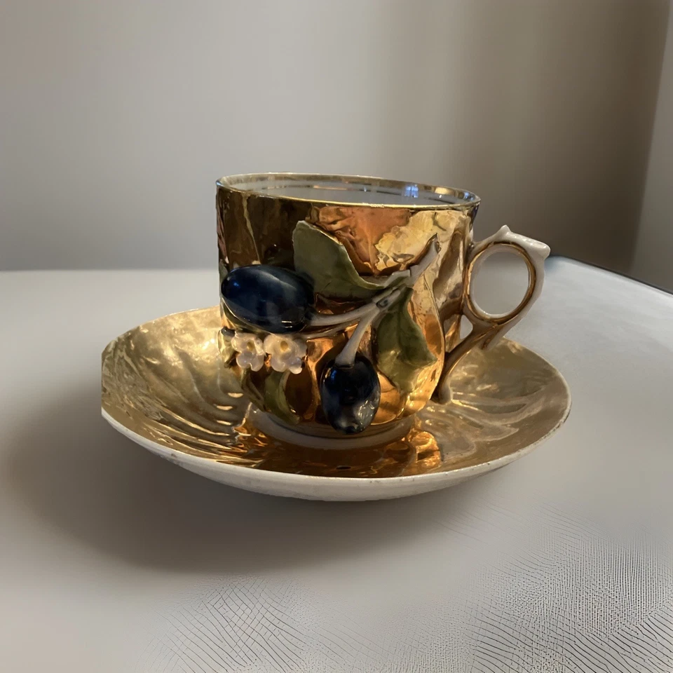 Juego de platillos taza de té vintage color dorado con arándano y flor muy antiguo Foto 3 de 4