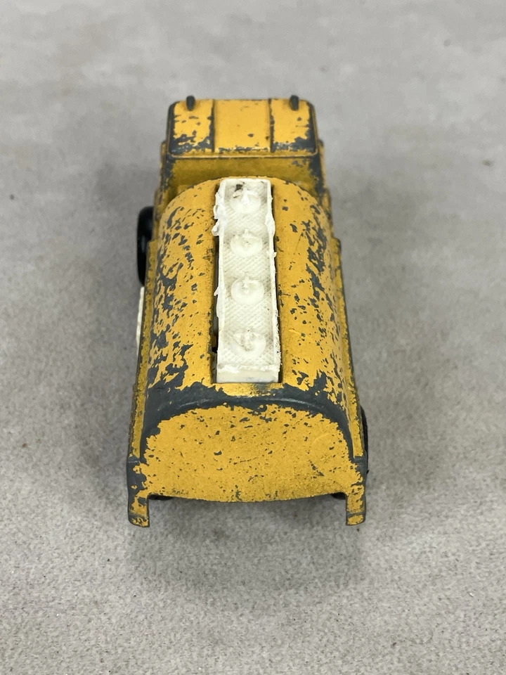 Caminhão-tanque vintage Tootsie brinquedo shell gasolina óleo amarelo década de 1970 4" fundido - Imagem 2 de 4