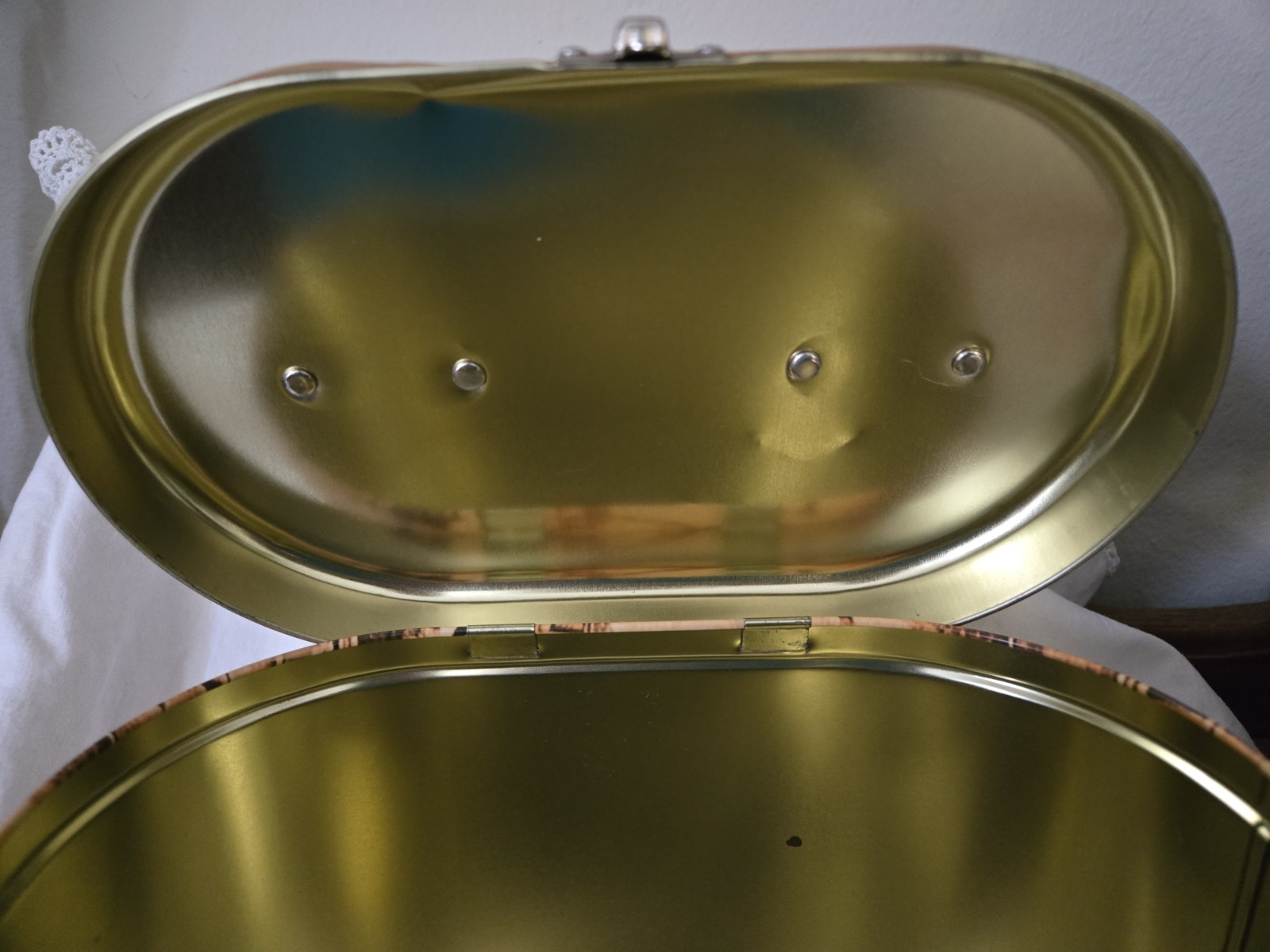 Singer Sewing Retro Beaded Handle Sewing Tin