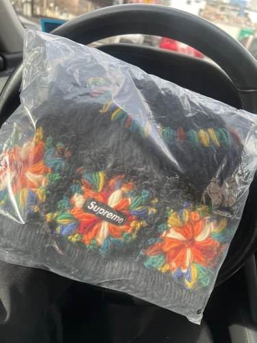 Bonnet Supreme Crochet Noir SS25 ENVOI EN MAIN MAINTENANT !!!