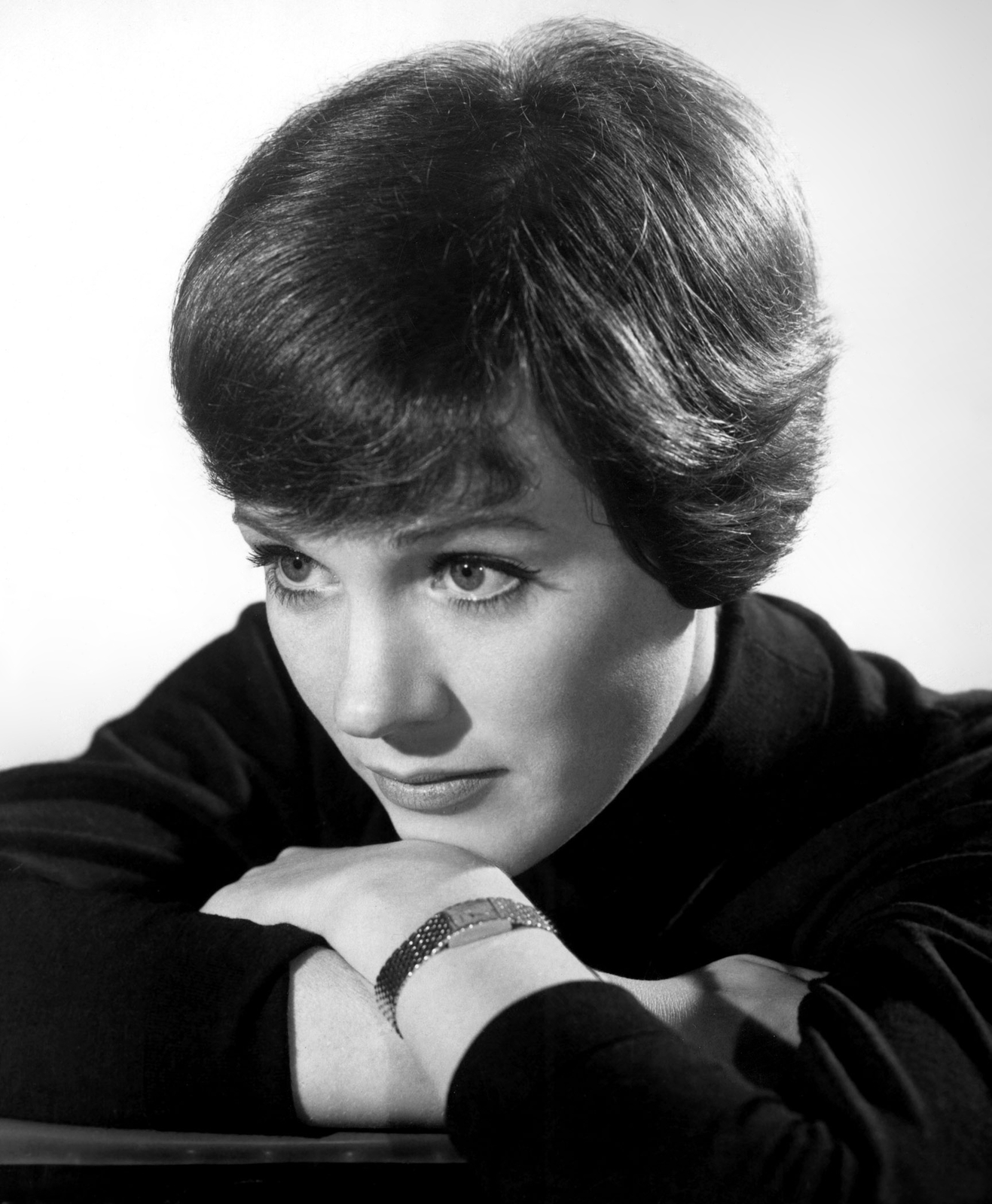 Julie Andrews Beauty Black And White 8x10 Picture Celebrity Print
