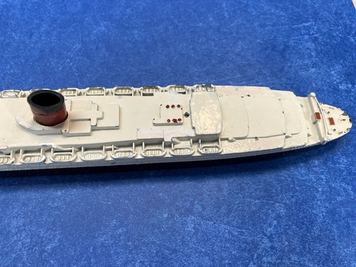 Tri-Ang 702 RMS QUEEN ELIZABETH 1/1250-1/1200 UK Ocean Liner metal Ship Model - Picture 11 of 14