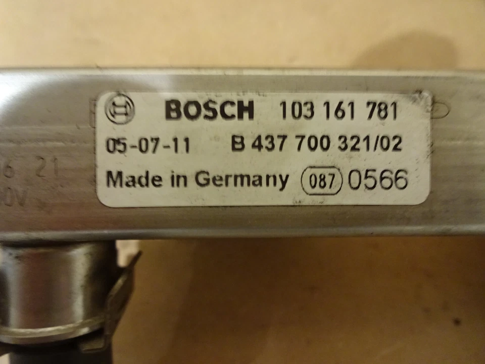 Tubo/trilho injetor de combustível Maserati Coupe-Gransport-Quattroporte LH -P/N 212696 - Imagem 2 de 4