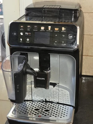 Philips Series 5400 Bean-to-Cup Coffee Machine LatteGo Frother Black/Silver