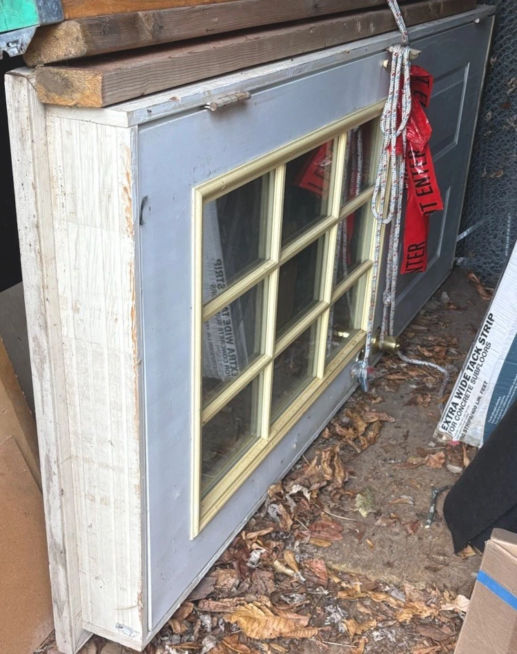 READ DESCRIPTION! White Fiberglass Front Entry Door Set with sidelites & transom - Image 2 of 2