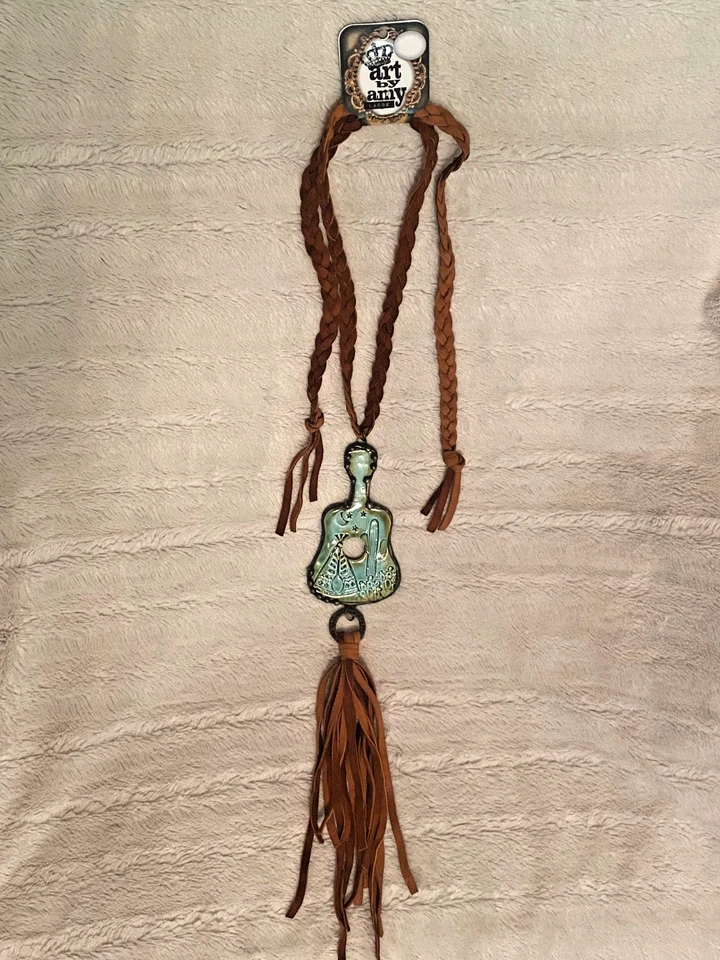 Ожерелье Art By Amy ручной работы Tepee Cactus Гитара Керамическая Кожа Концертные Ночи - Изображение 3 из 4