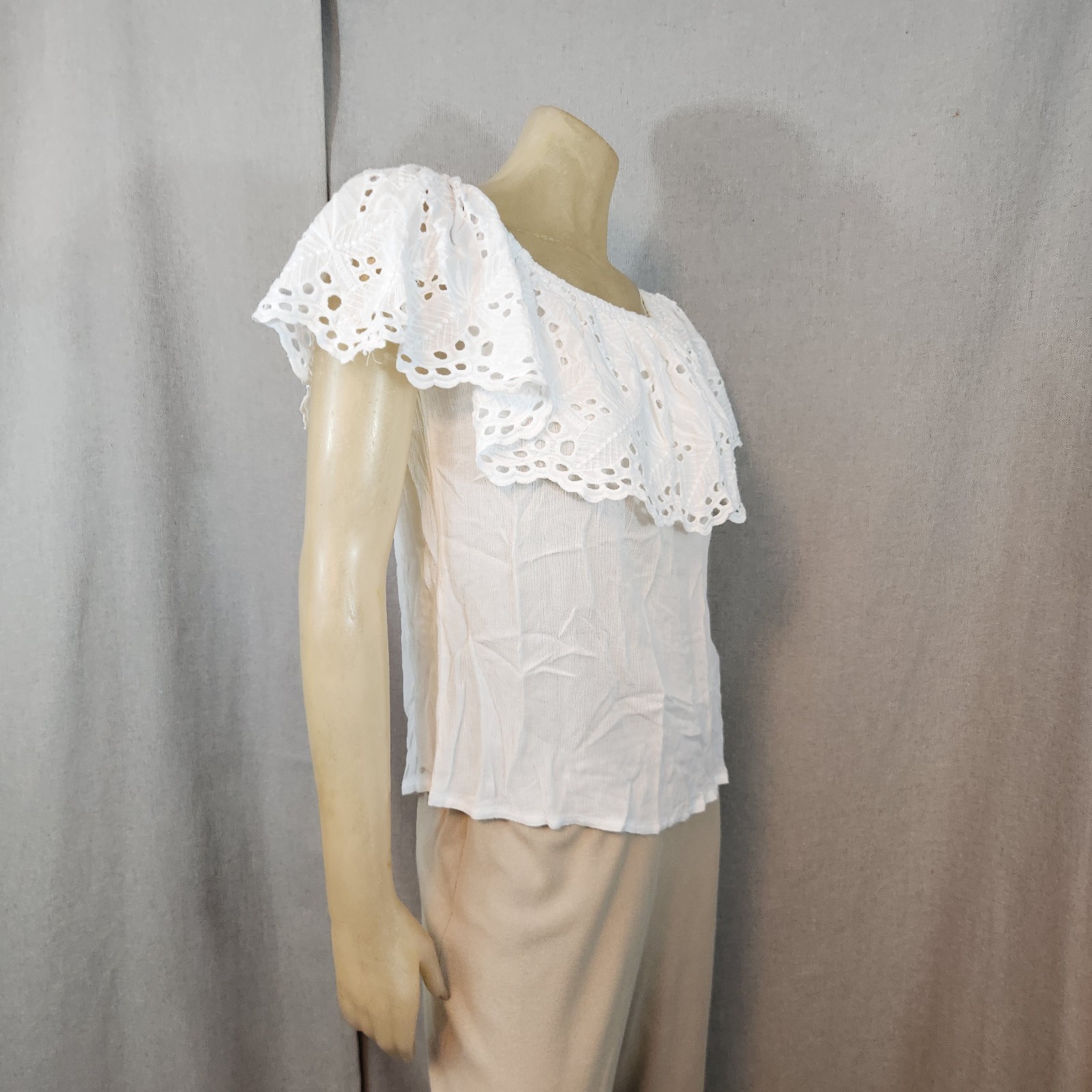 Solitaire Solid White Round Neck Flare Sleeve Eye… - image 3