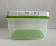 Rubbermaid FreshWorks Large 17.3 Cups 4.0L Produce Saver Food Vent Fresh
