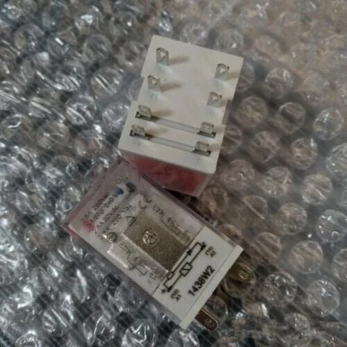 2pc New CARLO GAVAZZI Intermediate relay RMIA21024VAC - Image 2 of 2