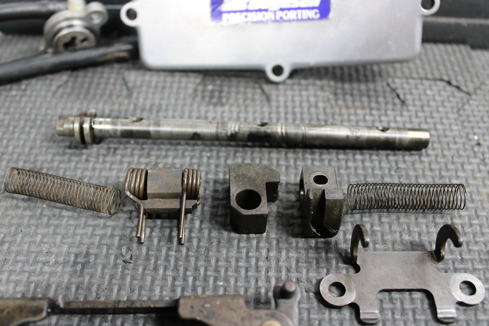 1999 YAMAHA YZ250 OEM ENGINE POWER VALVE GOVERNOR ASSEMBLY 5CU1131D00