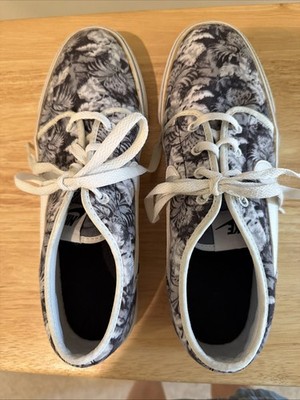 NikeSB Sneakers Shoes Toki Low  Black Gray Floral Print 631697-010 Men Sz 9