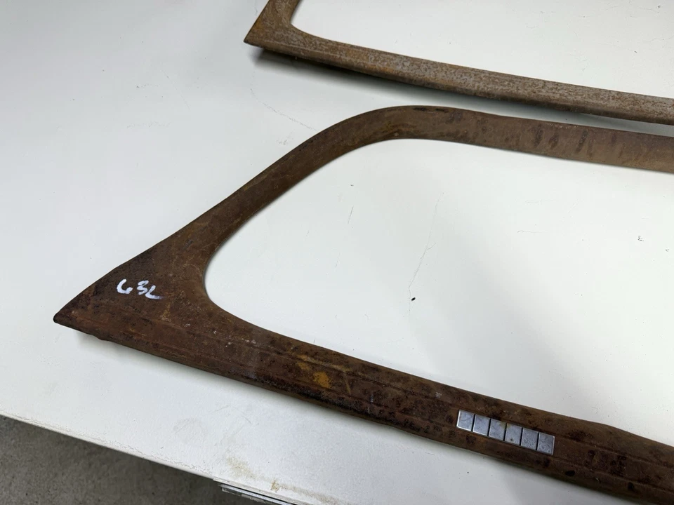 Chevy 1940 sedán de 4 puertas puerta delantera ventana adorno molduras originales GM par especial Foto 4 de 4