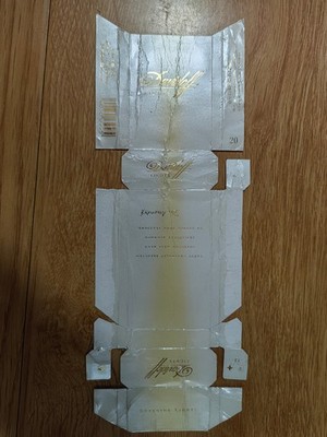 opened empty cigarette hard pack--84 mm-China-Davidoff