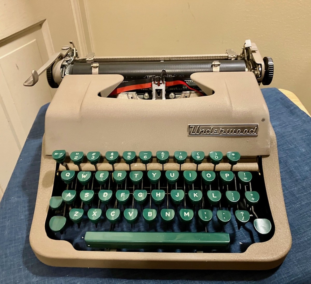 Vintage 1954 Underwood Universal Portable Typewriter-Good Shape