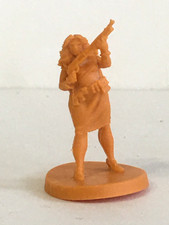 1 x UNKNOWN MAKE & GAME. FANTASY CHARACTER FIGURE. PLASTIC APPROX 35mm SCALE