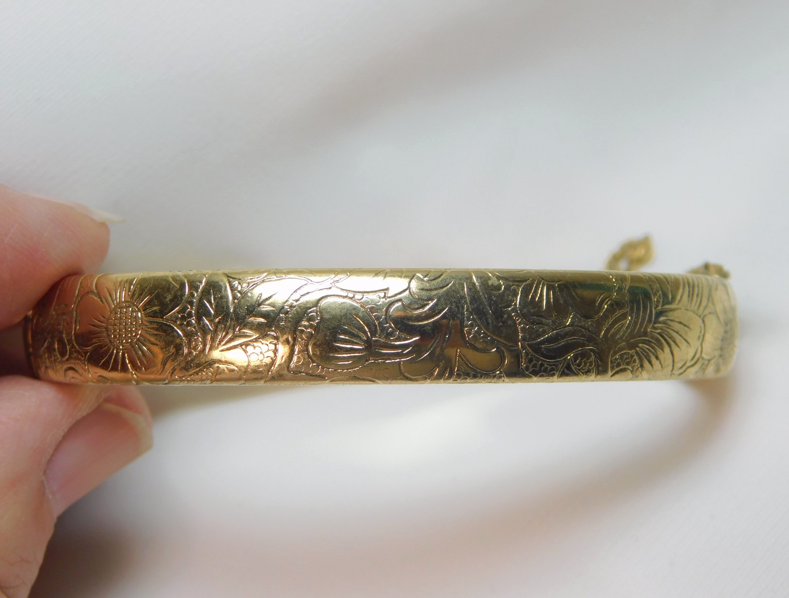 ABSOLUTELY BEAUTIFUL BANGLE NO INITIALS! - TOTALL… - image 2