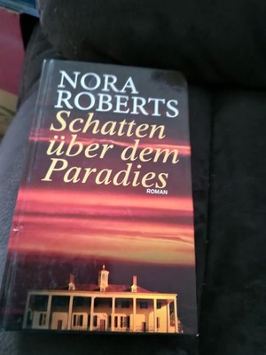 Schatten über dem Paradies - Nora Roberts | Zustand Gut |