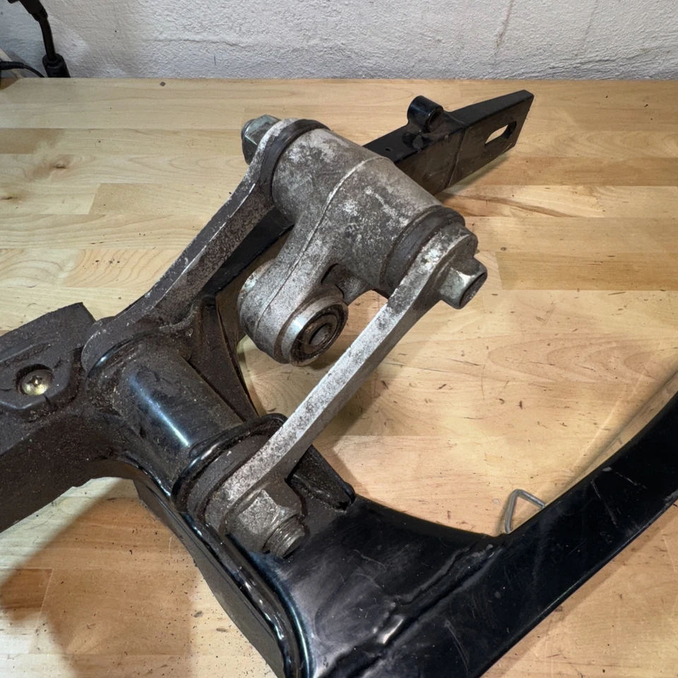 Hyosung GT650 2013 basculante trasero suspensión trasera brazo oscilante GT 650 13 abolladuras Foto 2 de 4