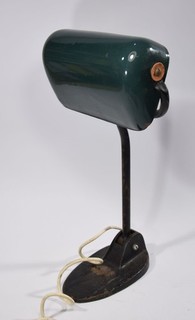 antike BANKERLAMPE Emaille Schirm Art Deco Bauhaus Design Schreibtischleuchte