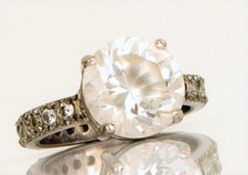 VTG BEAUTIFUL SIGNED 925 STERLING SILVER RING SZ 7 CENTER CZ ETERNITY BAND NICE