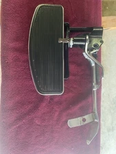 HARLEY  07 & UP SOFTAIL FATBOY, HERITAGE  LEFT FOOTBOARD  & MOUNT