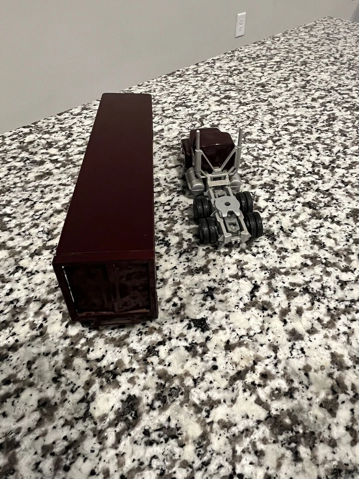 Camión fundido a presión Hershey's Chocolate Kiss Winross y papel Appleton camión con ventanas Foto 3 de 4