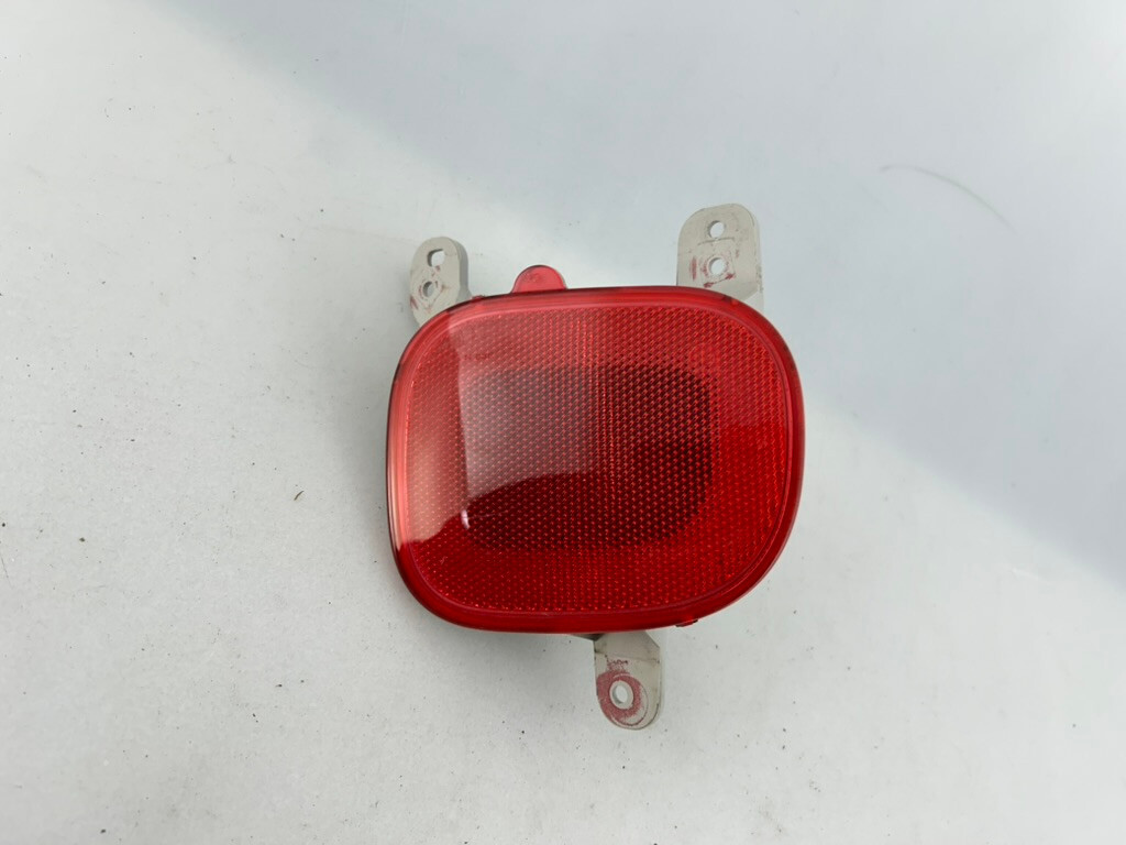 OEM | 2015 - 2018 Jeep Renegade Latitude Rear Bumper Reflector (Right/Passenger)