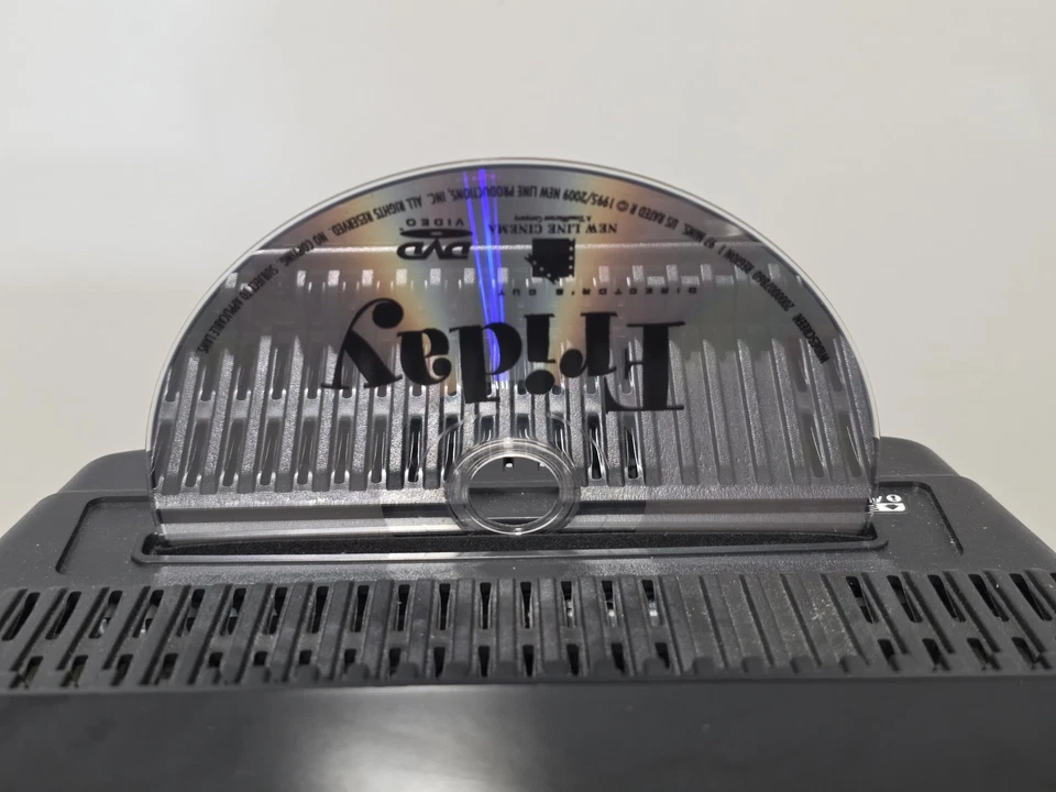 Emerson LD190EM2 19" LCD HDTV DVD Player Combo 720p 60HZ HDMI w/Stand NO REMOTE - Image 3 of 4