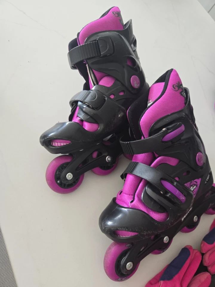 Rollerblades With Protection Package UK Size 1-4 - Image 4 of 4