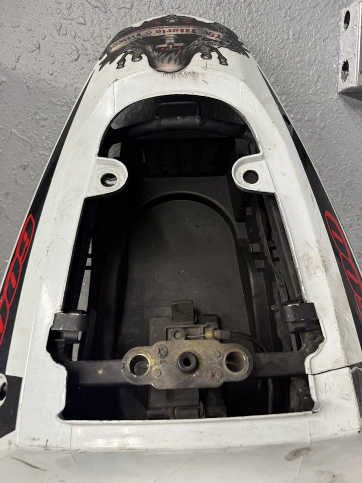 2001 - 2003 SUZUKI GSXR 600 750 OEM TAIL FRAME SUBFRAME STRAIGHT FAIRING - Image 3 of 3