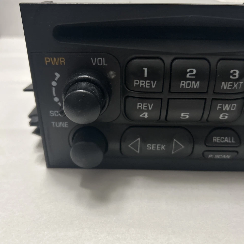 CD player rádio 95-02 GMC Yukon Sierra Chevy Silverado Tahoe 15766343 Delco - Imagem 2 de 4