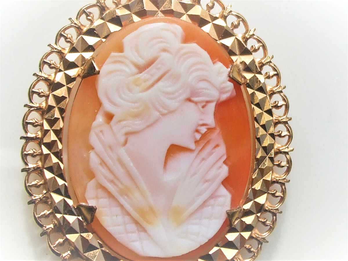 Pendentif Ancien Années 1960/70 En Plaqué Or Avec Camée Coquille - Vintage, Très Bon état