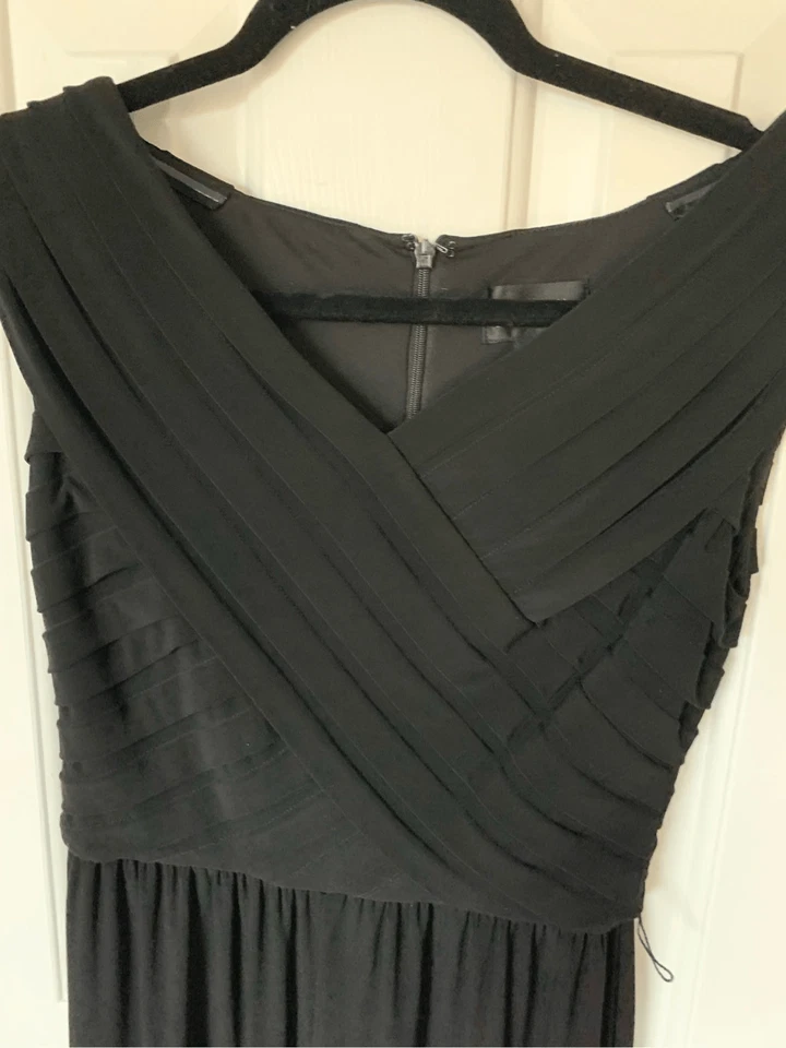 Mameluco trasero Adrianne Papell talla 4 pierna ancha Foto 2 de 4