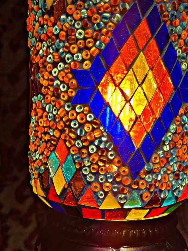 Lámpara colorida de mosaico turco marroquí con base de bronce hecha a mano Foto 4 de 4