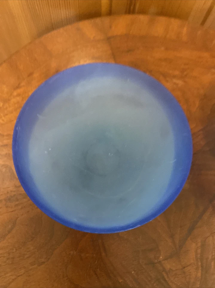 "Ensaladera Pottery Barn de vidrio esmerilado azul de dos tonos 6""" Foto 2 de 4