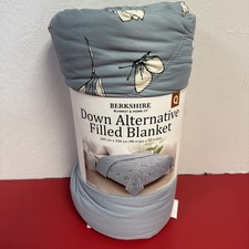 Berkshire Down Alternative Filled Blanket Reverse to Solid QueenSize 98 X 92 Inc