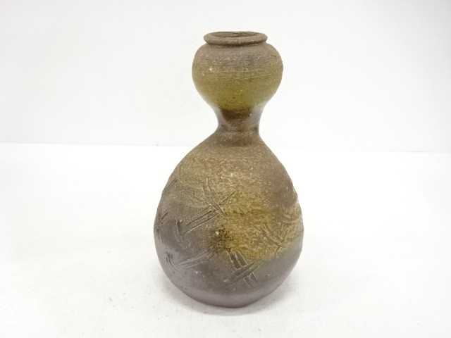 7705284: JAPANESE CERAMICS / BIZEN WARE HANGING HANAIRE FLOWER