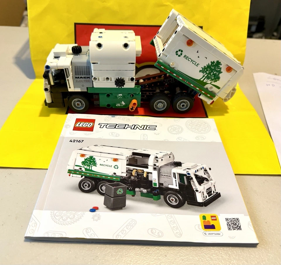 LEGO Technic 42167 Mack LR Electric Garbage Truck, photo 2 of 5