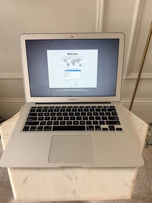 Apple Macbook Air 2011 - 13.3in display - with Mac OS X version 10.7.5 installed