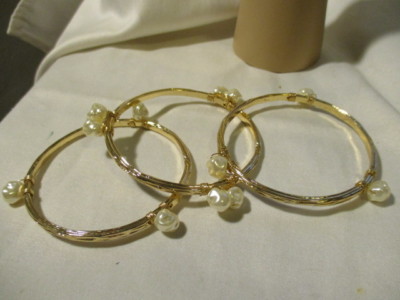 AVON Modern Elegance Set of 3 Hand-Wrapped Goldtone Wire Bangles w/Faux Pearls