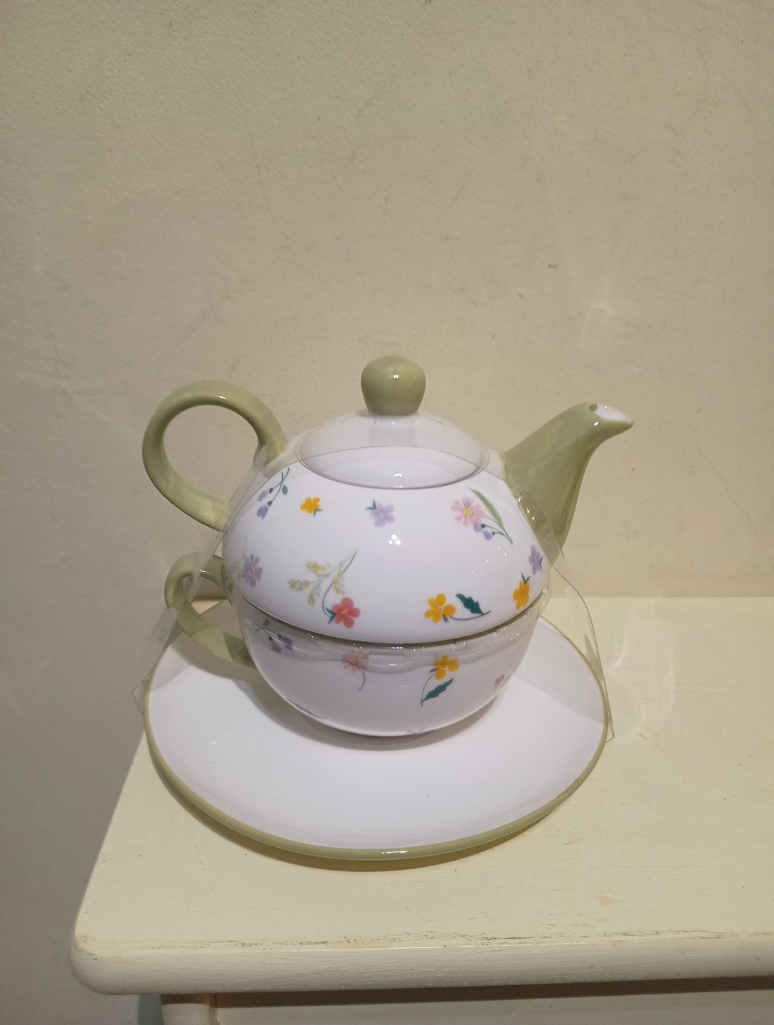 Tea for One - Teapot and cup Fine China Ditsy Floral
