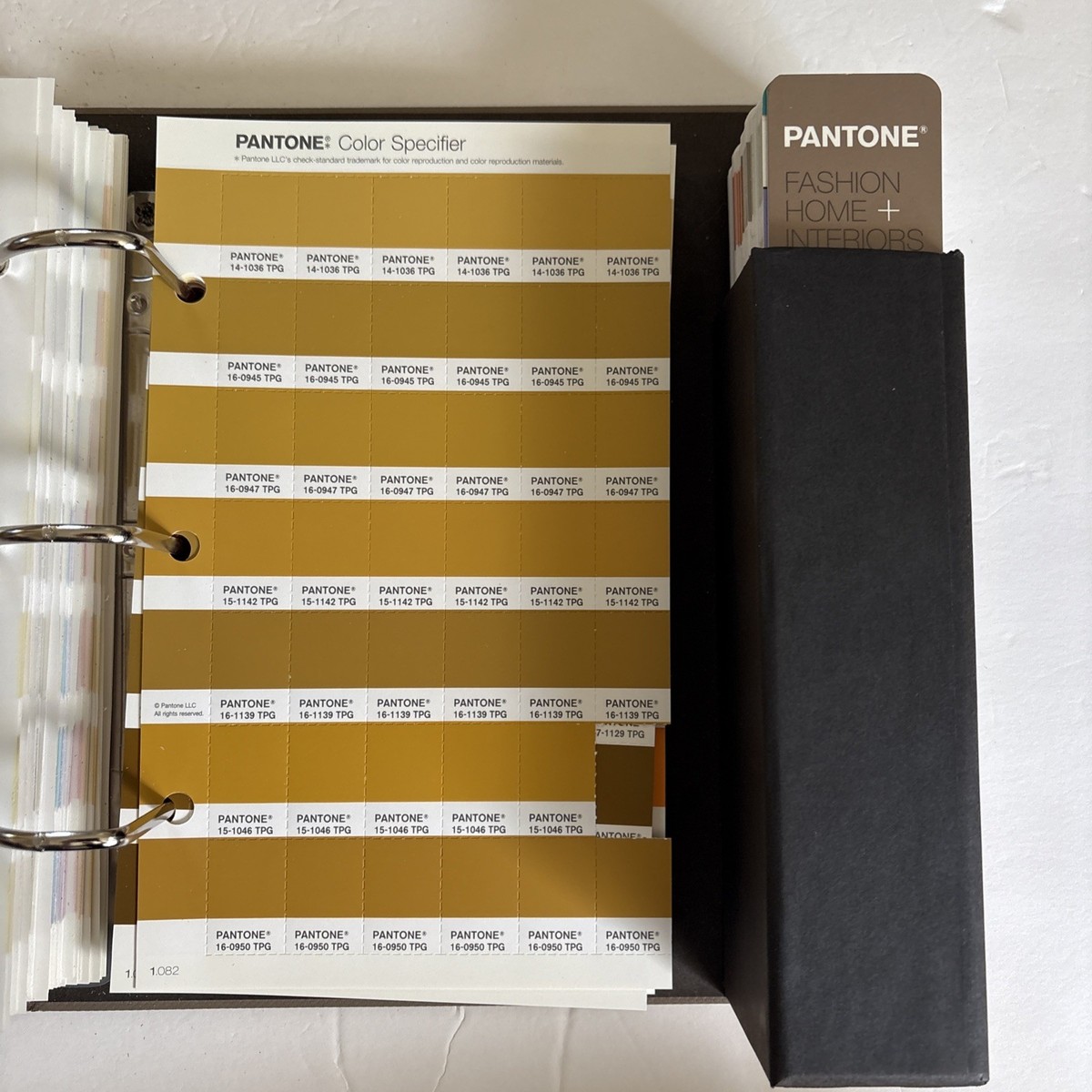 Pantone Fashion Home Interiors TPG Chips FHI Color Book Reference