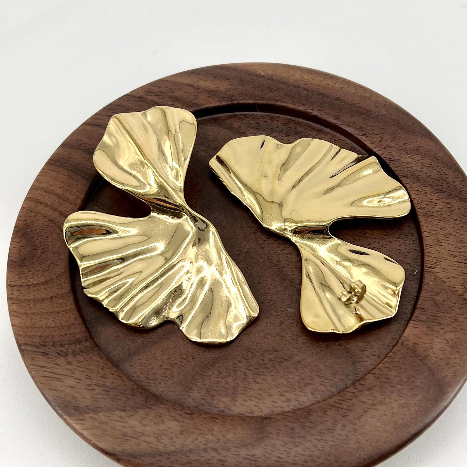 Boucles d'oreilles feuilles martelées acier doré pour soirée - 4