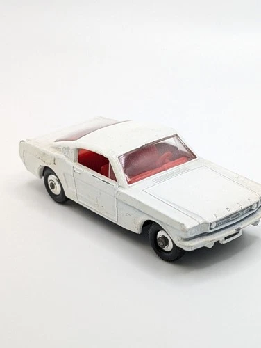 MATCHBOX LESNEY 8e Ford Mustang 1966 patent base original vintage diecast