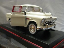 rare CHEVROLET 3100 PICKUP 1957 1/24 état neuf avec boite