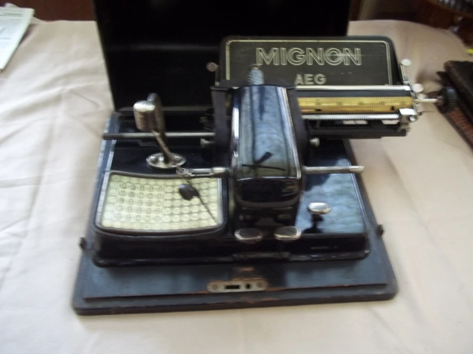 ANCIENNE MACHINE A ECRIRE MIGNON - Photo 2/4