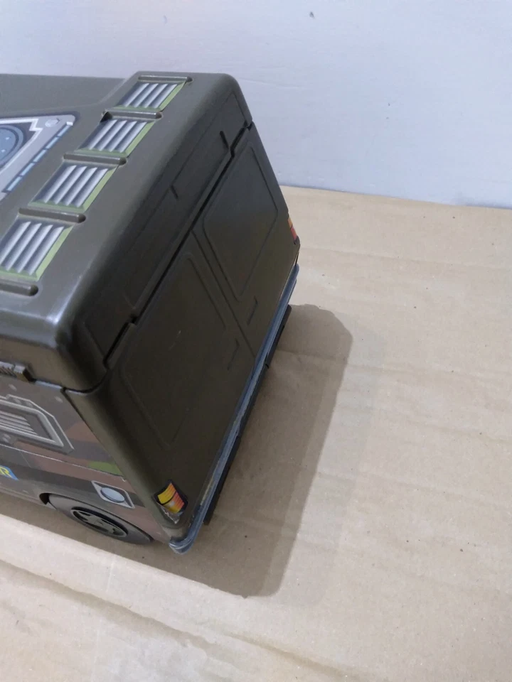 Camper militare Micromachines playset DEFENSOR con dotazione in foto - Immagine 3 di 4