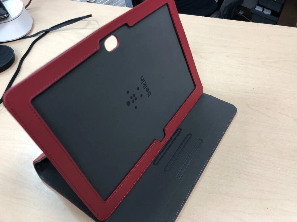 Funda tipo folio de cuero Belkin para tablet Asus Vivo Tab RT - ROJA acolchada Foto 2 de 4