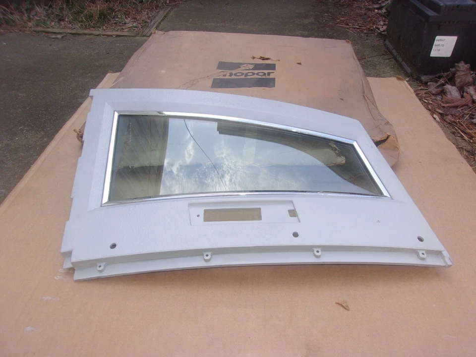1979 Chrysler New Yorker NOS MoPar Right REAR DOOR FIXED GLASS & FRAME - Image 2 of 3